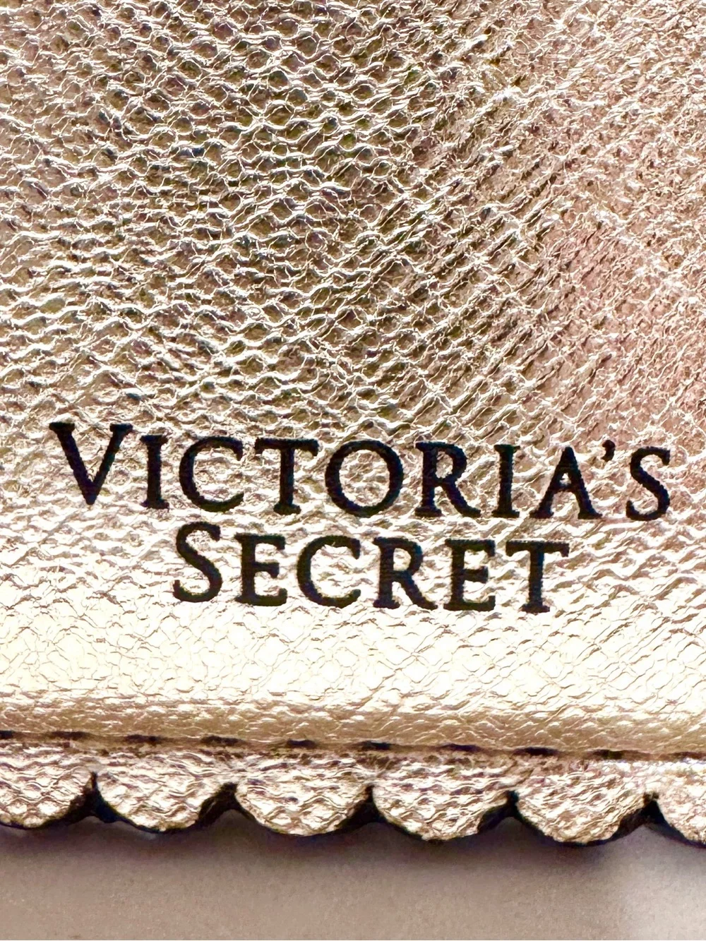 Victoria's Secret Gold Metallic Cardholder, Wallet and Heart Keychain EUC - Picture 9 of 10